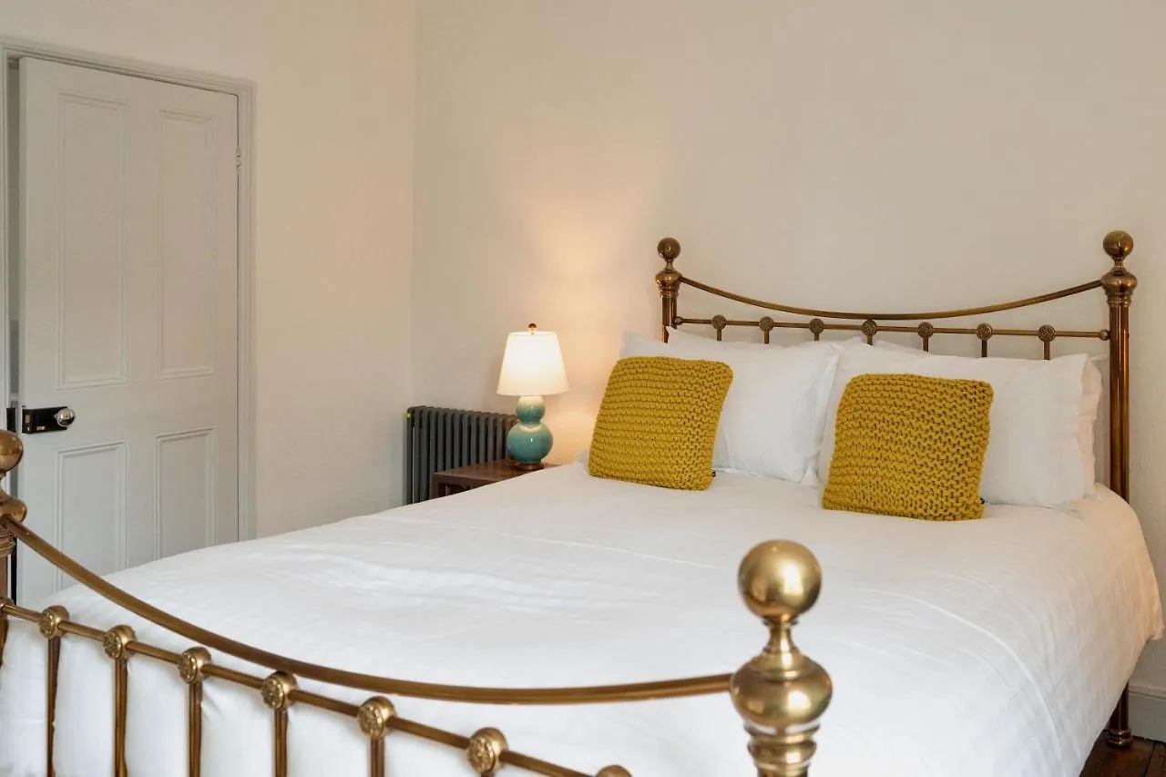 Stylish Retreat Inside City Walls York Holiday home