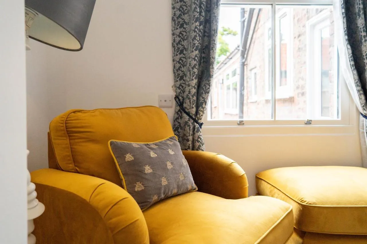Stylish Retreat Inside City Walls York 0*,